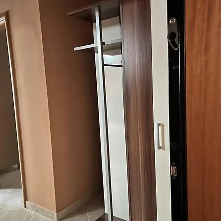 Mel 1 Lungomare Vlore, Albania *